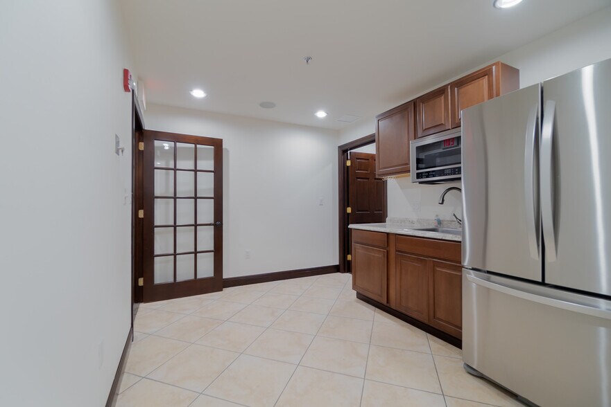 More Photos Of 679 NW Enterprise Dr, Port Saint Lucie Light Distribution For Sale