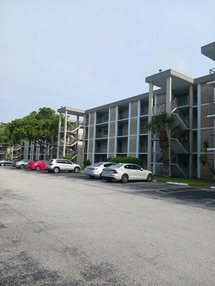Primary Photo Of 2901 NW 48th Ave, Lauderdale Lakes Apartments For Sale
