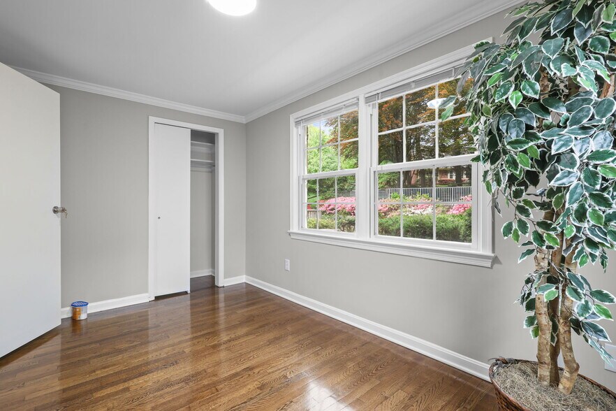 More Photos Of 9725 Lookout Pl, Gaithersburg Healthcare For Sale