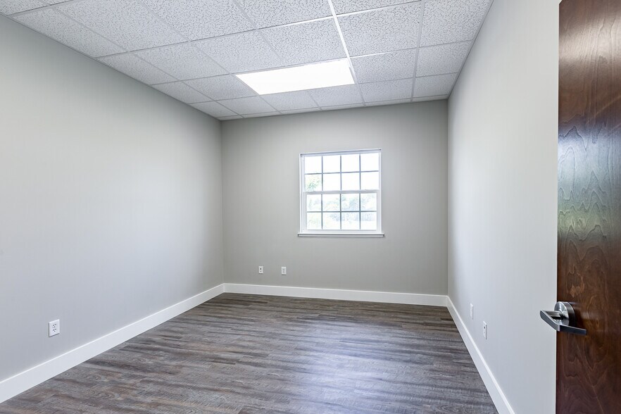 More Photos Of 1500 E Venice Ave, Venice Office For Sale