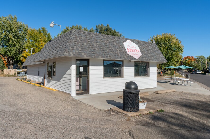 More Photos Of 970 Newton St, Baldwin Restaurant For Sale