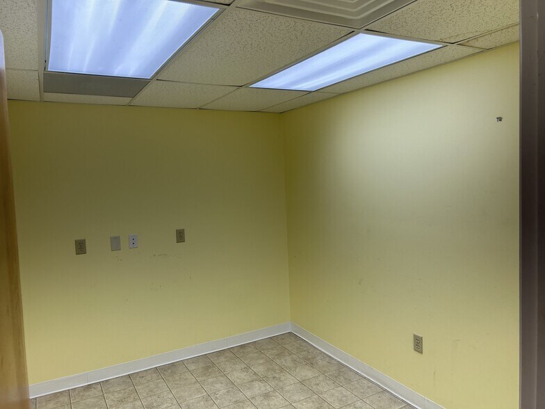 More Photos Of 200 Mission Rd, Palatka Medical For Sale