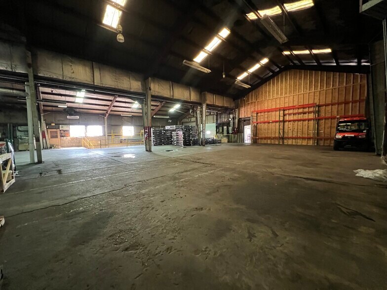 More Photos Of 9520 Seymour Ave, Schiller Park Warehouse For Lease