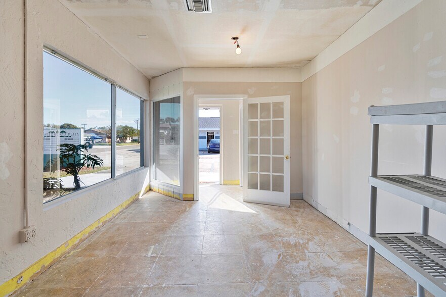 More Photos Of 599 Sherwood Ave, Satellite Beach General Retail For Lease