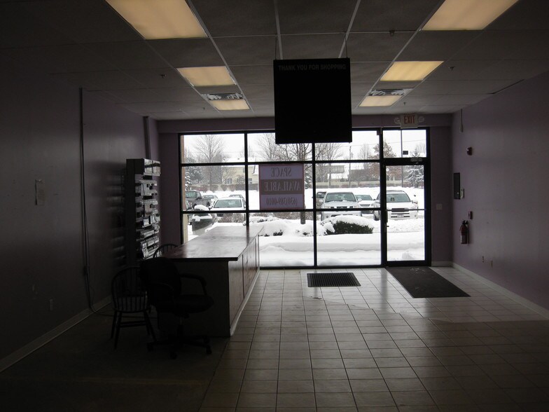 More Photos Of 489 S Weber Rd, Bolingbrook General Retail For Lease