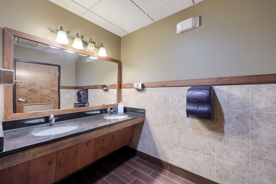 More Photos Of 3610 Newport rd, Intercourse Specialty For Lease