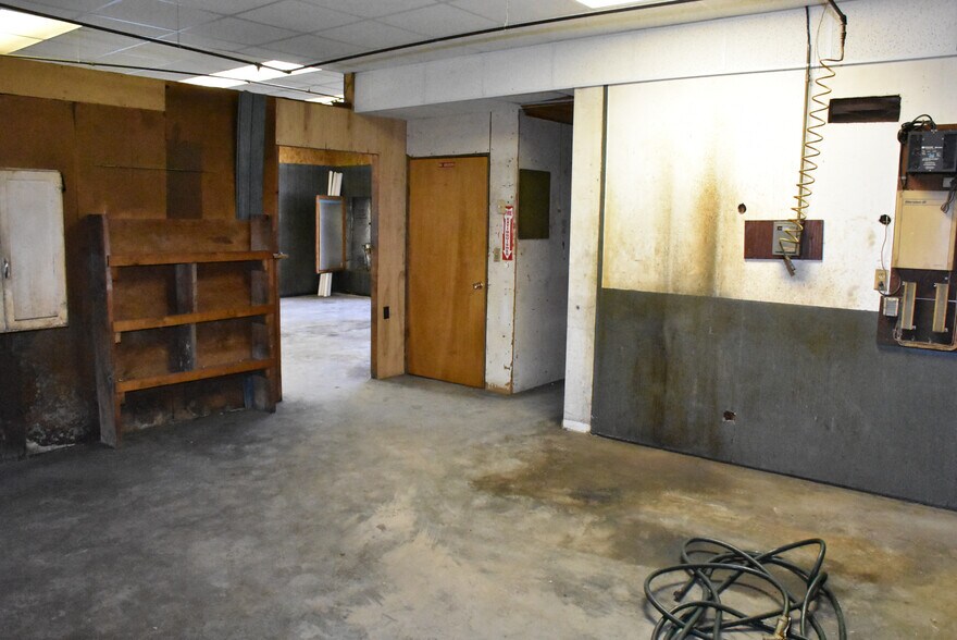 More Photos Of 136 Smith st, Cochranton Industrial For Sale