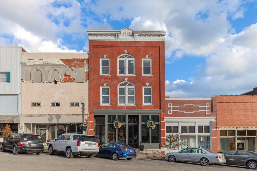 More Photos Of 809 S Main St, Columbia Office For Sale