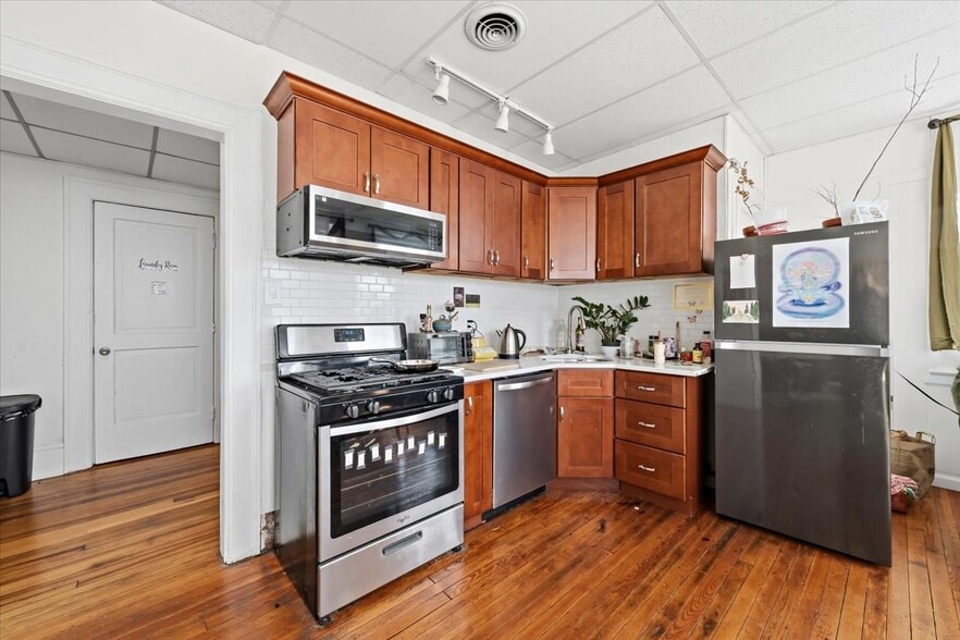 More Photos Of 1707 Washington Blvd, Easton Storefront Retail Residential For Sale