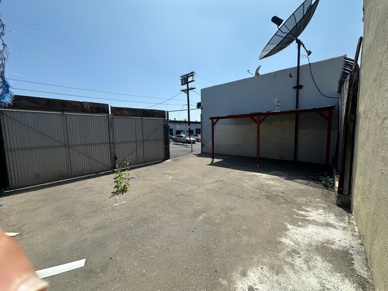 Primary Photo Of 8235-8239 Lankershim Blvd, North Hollywood Distribution For Lease