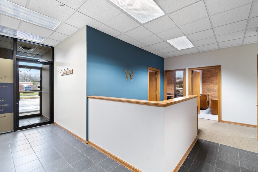 More Photos Of 81-90 N Miller Rd, Fairlawn Office For Sale