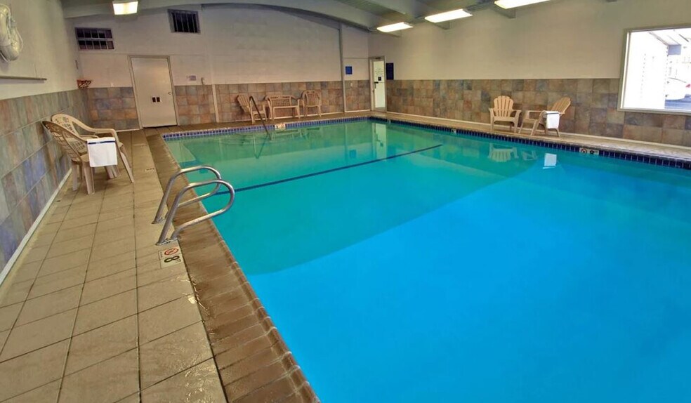 More Photos Of 536 SW Elizabeth St, Newport Hotel For Sale