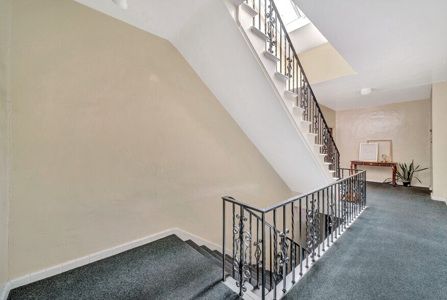 More Photos Of 834 S Orange Grove Ave, Los Angeles Apartments For Sale
