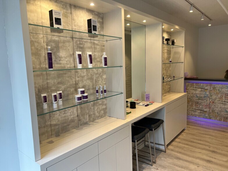 More Photos Of 511 W 20th St, New York Storefront Retail Residential For Lease