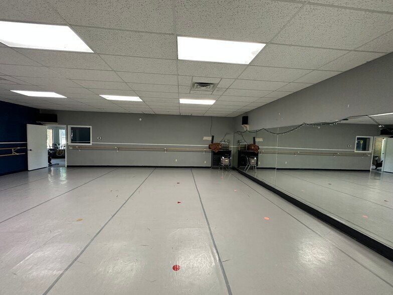 More Photos Of 835 Redwater Rd, Texarkana Light Distribution For Lease