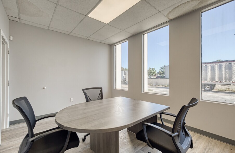 More Photos Of 6501 Arlington Expy, Jacksonville Office Residential For Sale