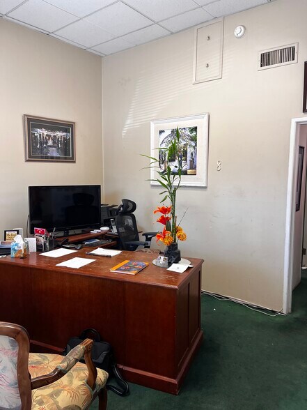 More Photos Of 10443-10445 Magnolia Blvd, North Hollywood Office Residential For Sale