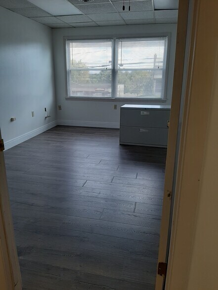 More Photos Of 11565 Perry Hwy, Wexford Storefront Retail Office For Lease
