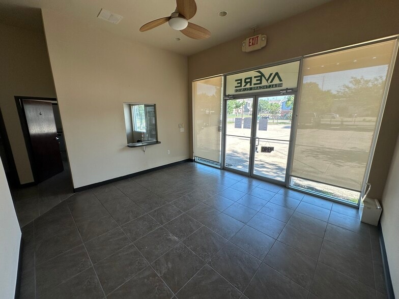 More Photos Of 2535 Charlotte St, Denton Medical For Lease