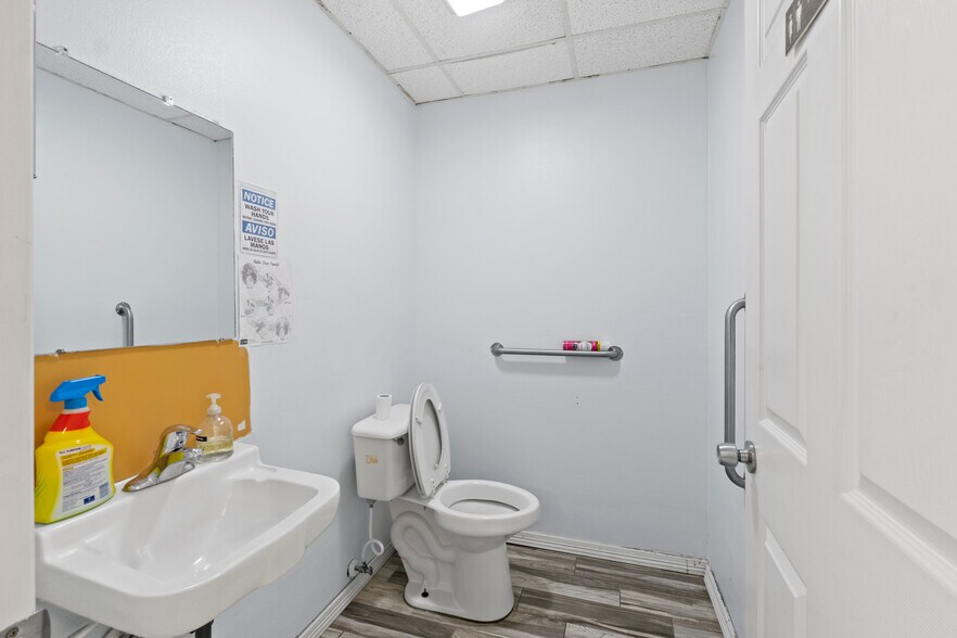 More Photos Of 1120 S Closner Blvd, Edinburg Medical For Sale