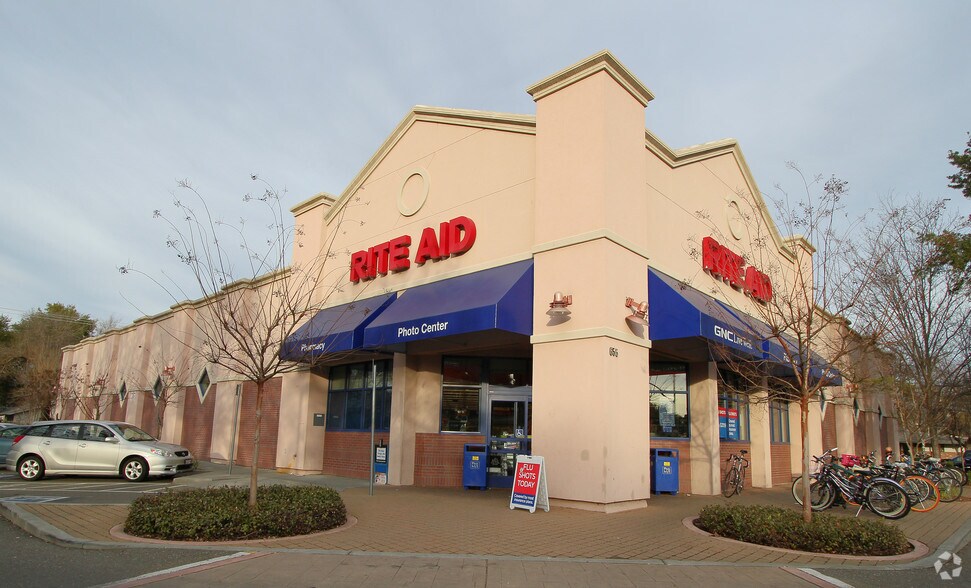 Primary Photo Of 655 Russell Blvd, Davis Supermarket For Lease