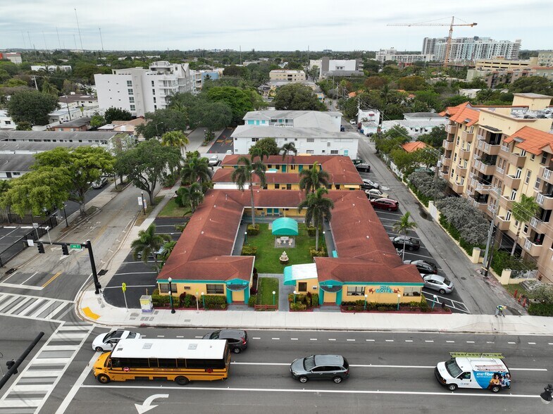 More Photos Of 418 S Federal Hwy, Hollywood Hotel For Sale