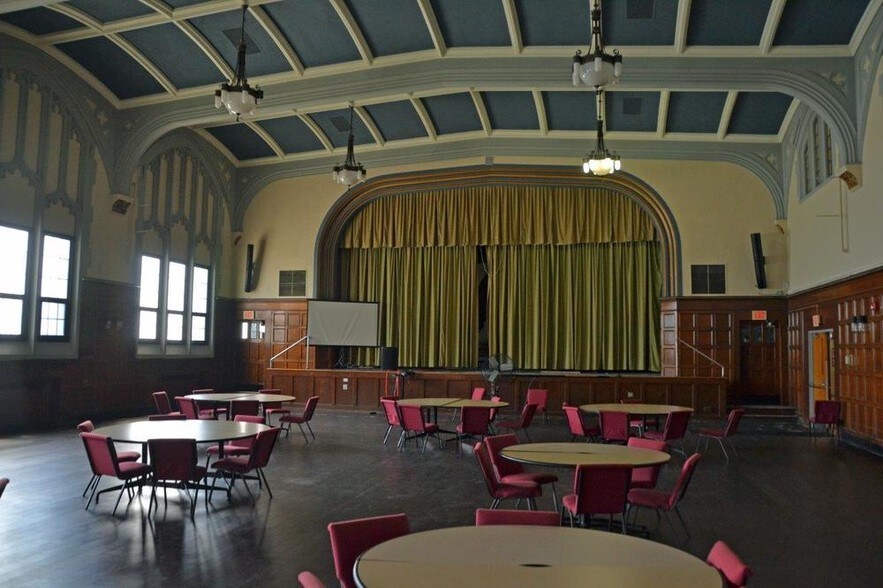 More Photos Of 2470 Collingwood St, Detroit Office For Lease