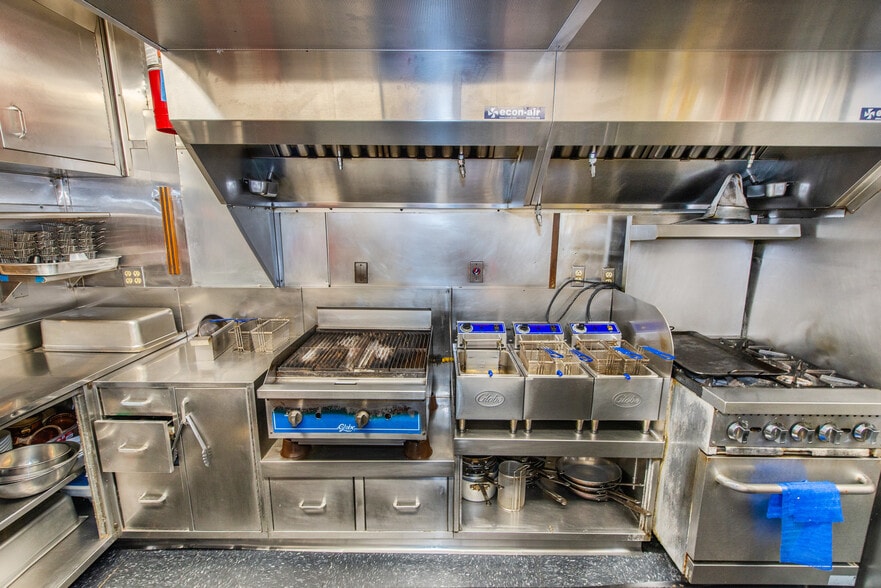 More Photos Of 439 Broad St, Bloomfield Restaurant For Sale