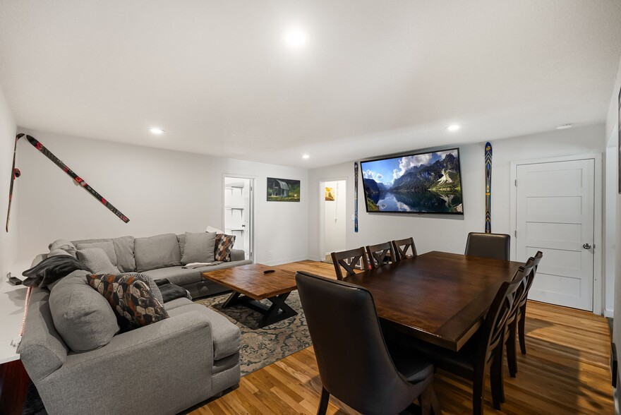 More Photos Of 501 N 4th Ave, Sandpoint Hotel For Sale