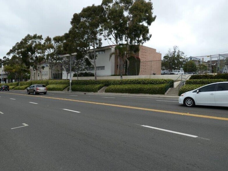 More Photos Of 122-126 N Pacific Coast Hwy, Redondo Beach Schools For Sale
