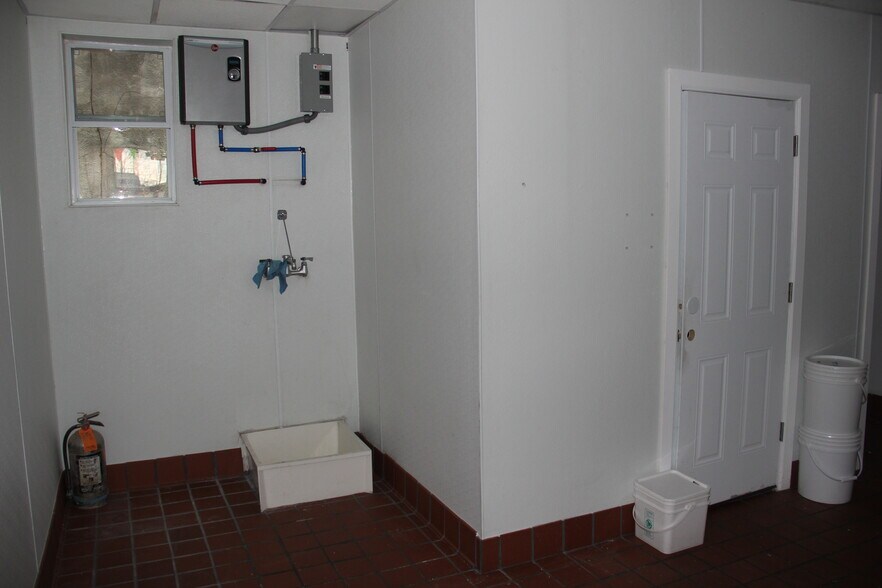 More Photos Of 720 Bedford Rd, Bedford Hills Unknown For Lease