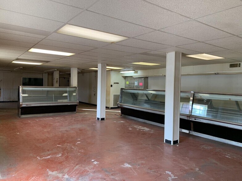More Photos Of 1031 9th St N, Texas City Storefront For Sale