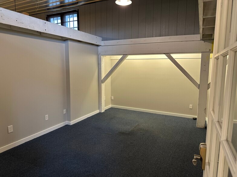 More Photos Of 9130 Otis Ave, Indianapolis Flex For Lease