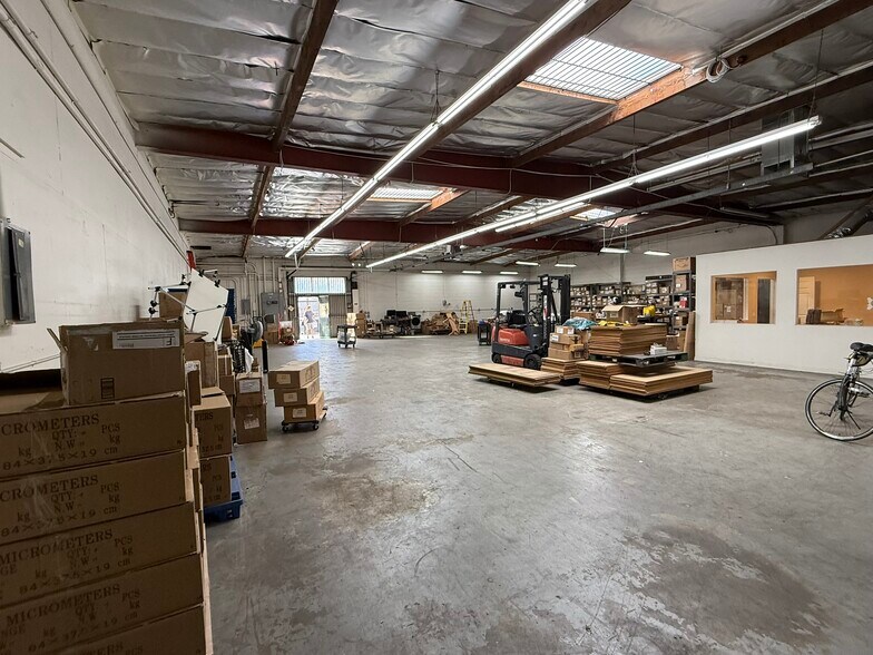 More Photos Of 13227 San Fernando Rd, Rancho Cascades Warehouse For Lease