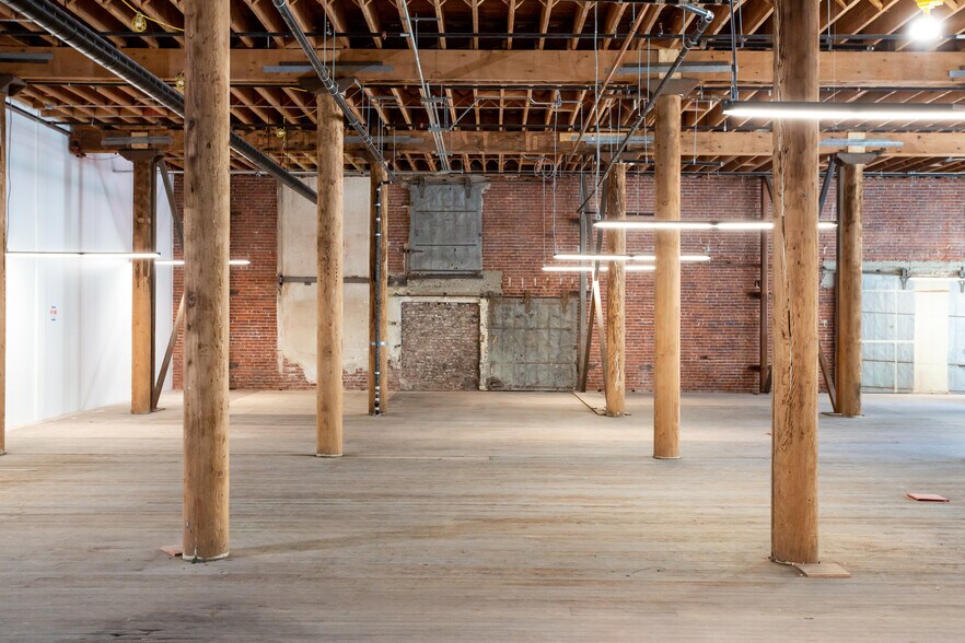 More Photos Of 700 S Main St, Los Angeles Office For Lease