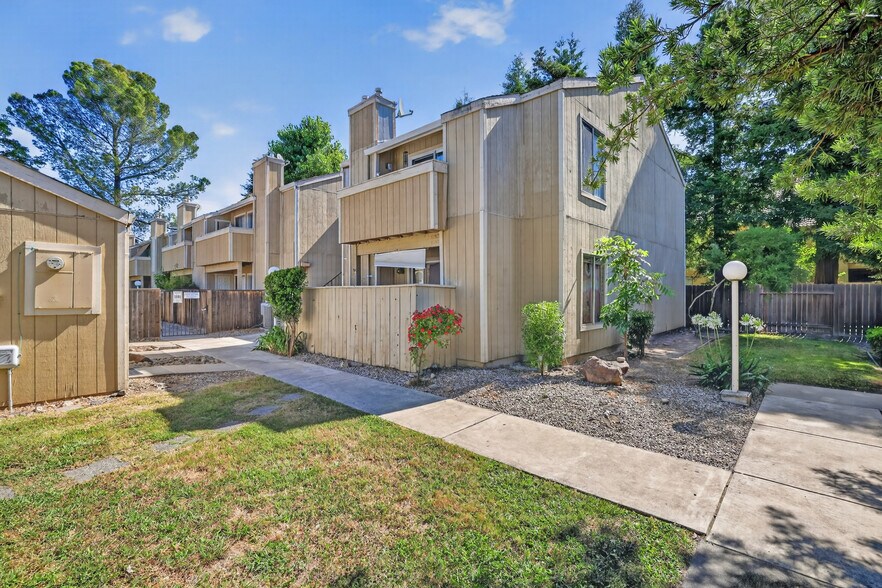 More Photos Of 2330 Hurley Way, Sacramento Apartments For Sale