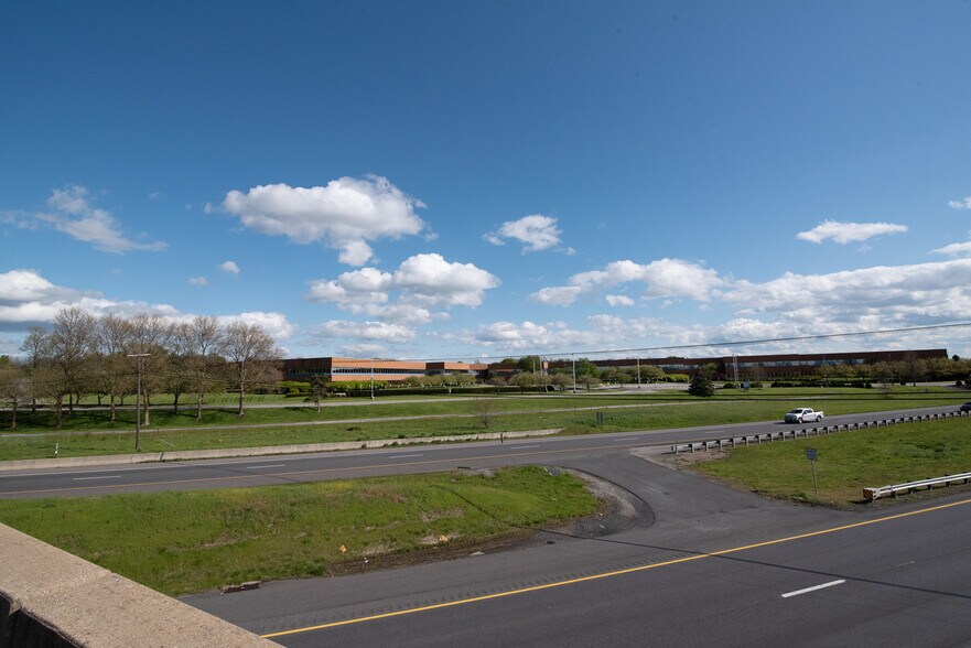 More Photos Of 14700 Citicorp Dr, Hagerstown Office For Sale