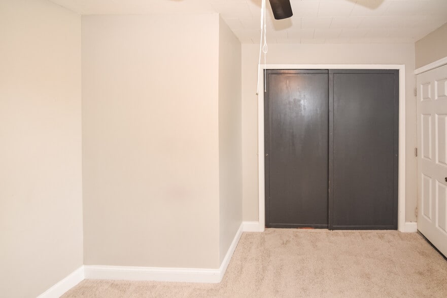 More Photos Of 15 Sollers Point Rd, Dundalk Multifamily For Sale