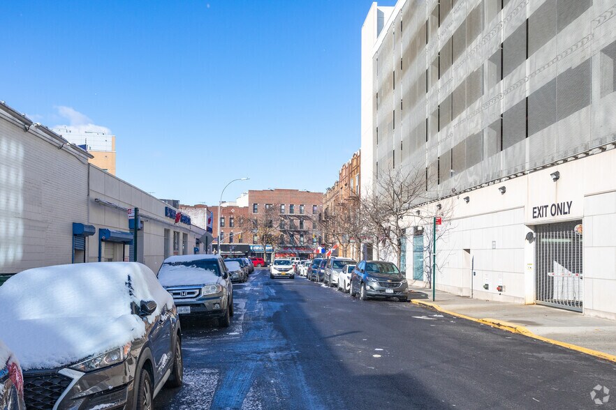 More Photos Of 423 88th St, Brooklyn Parking Garage For Lease