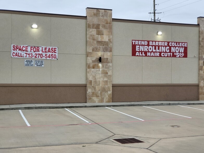 More Photos Of 14806 Ella Blvd, Houston General Retail For Lease