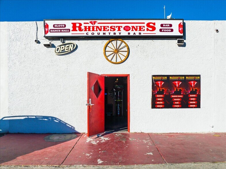 More Photos Of 1700 S Pahrump Valley Blvd, Pahrump Storefront For Sale
