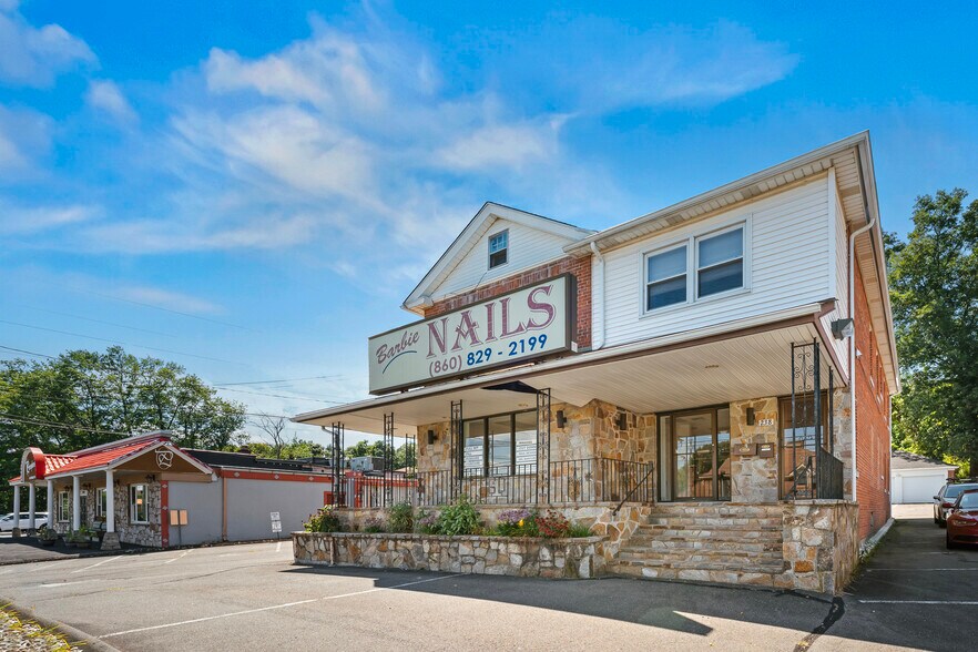 More Photos Of 238 New Britain Rd, Berlin Freestanding For Lease