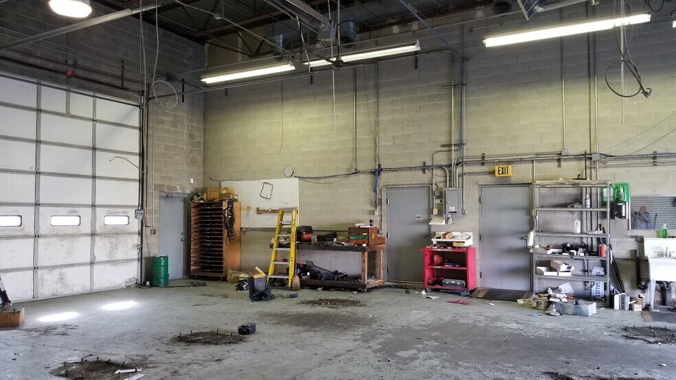 More Photos Of 12541 Minuteman Dr, Draper Auto Repair For Sale