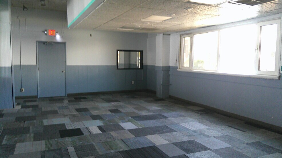 More Photos Of 634 5th Ave, Fairbanks General Retail For Lease