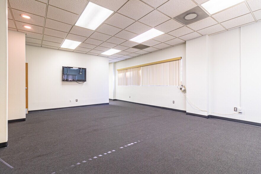 More Photos Of 3021 Liberty Ave, Pittsburgh Warehouse For Sale