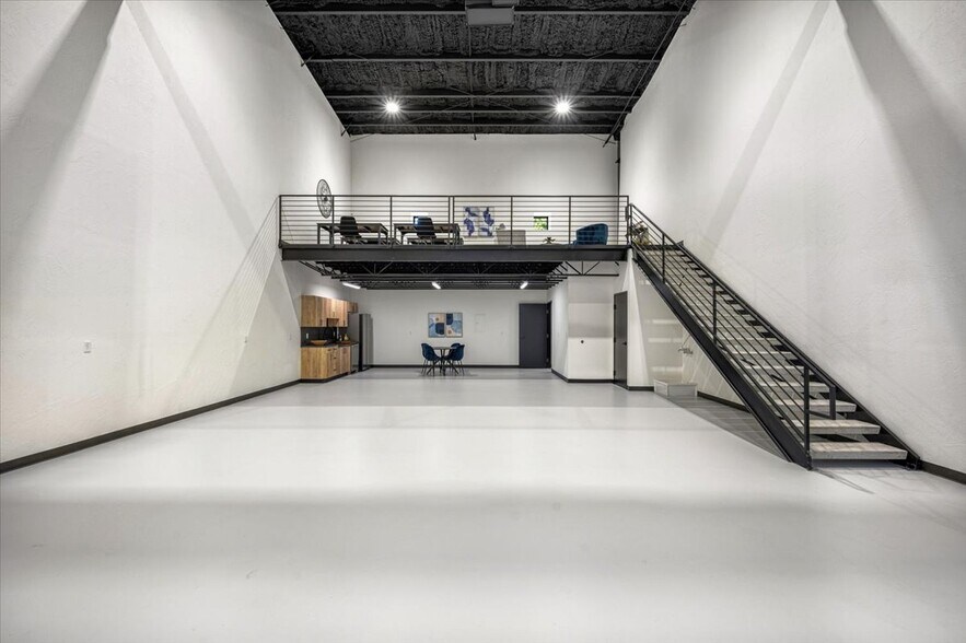 More Photos Of 1229 NW 122nd St, Oklahoma City Light Manufacturing For Lease