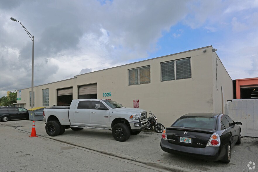More Photos Of 1015-1025 E 29th St, Hialeah Warehouse For Lease