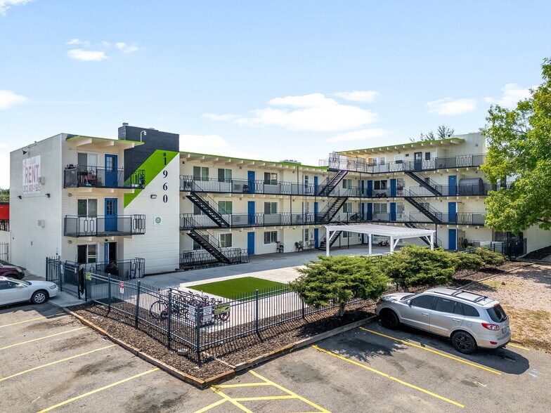 More Photos Of 1960 Dallas St, Aurora Apartments For Sale