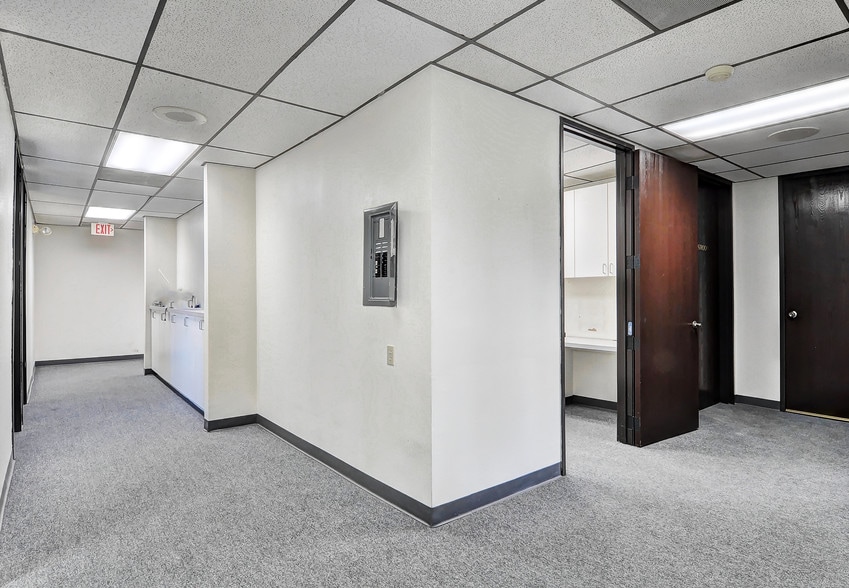 More Photos Of 1669 W Avenue J, Lancaster Medical For Lease