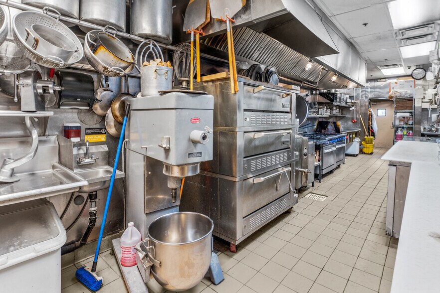 More Photos Of 73155 Highway 111, Palm Desert Restaurant For Sale